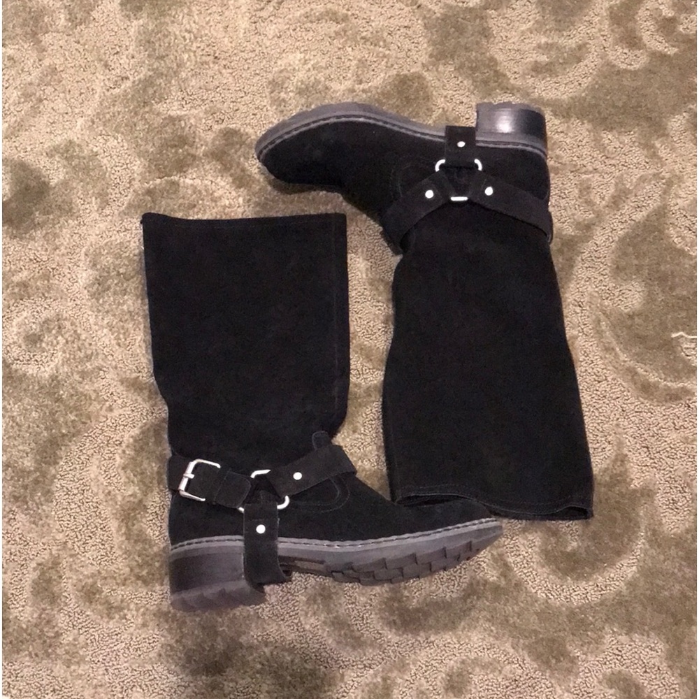 Suede boots